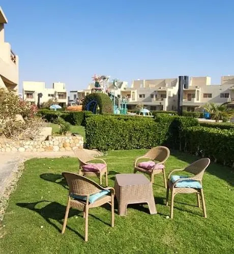 Mousa Cost عائلات فقط Alpesi faház Rasz Szedr